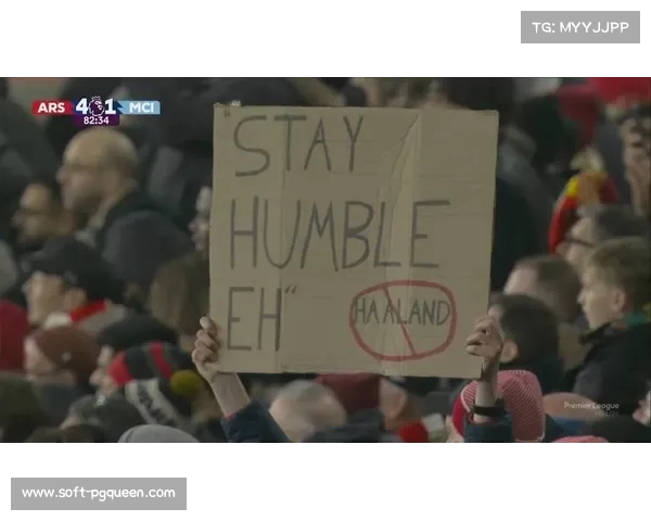 远征客场的阿森纳球迷看台静读报纸,回应“比赛无聊”论调 远征客场的阿森纳球迷看台静读报纸,回应“比赛无聊”论调